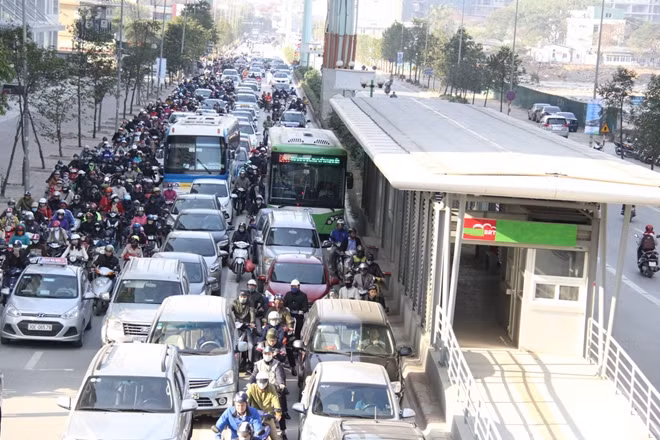 Xe buýt nhanh ít khách, sẽ lãng phí nếu cứ một mình một đường