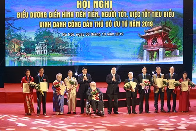 Vinh danh ''Công dân Thủ đô ưu tú'' năm 2021: "Để cho con trẻ yên bình giấc say..." ảnh 5
