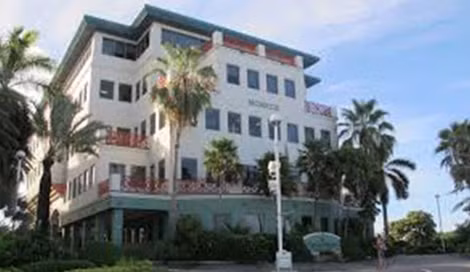 Tòa nhà Ugland House ở Cayman Islands, nơi đặt trụ sở Công ty luật Maples & Calder, giúp che giấu tài sản cho hơn 12.000 công dân Mỹ.