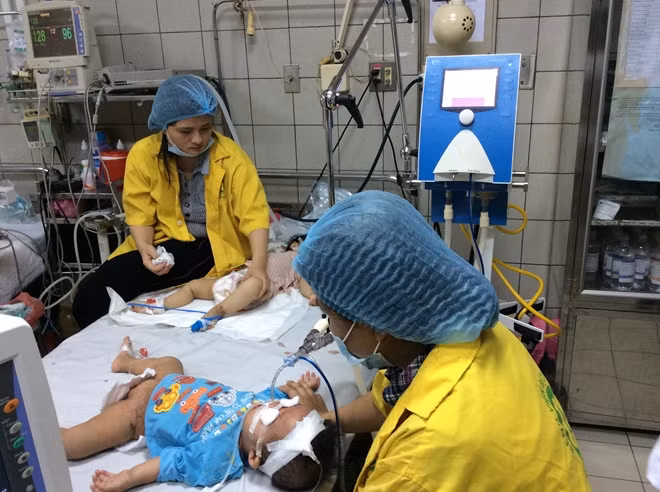 Trẻ em là đối tượng dễ mắc viêm não mô cầu