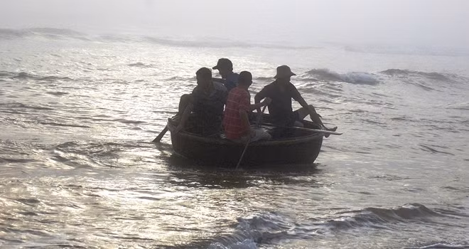 Biển Bình Nam, nơi tìm thấy thi thể ngư dân mất tích bị sóng cuốn trôi, mất tích.