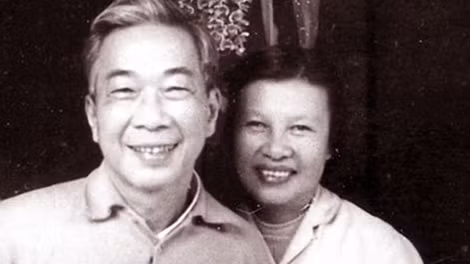 Nhà thơ Tố Hữu và vợ - bà Vũ Thị Thanh.