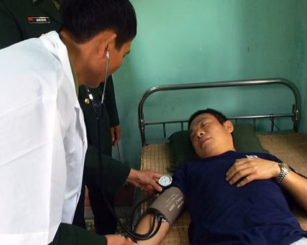 Ngay khi vào đất liền Từ Tự Lập được khám chữa bệnh, kiểm tra sức khỏe ở Quảng Bình.