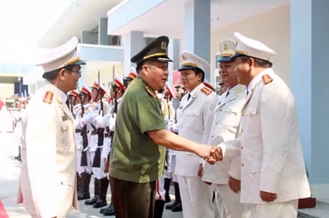 Lãnh đạo Cảnh sát PCCC Khánh Hòa đón tiếp Thứ trưởng Bùi Văn Thành.