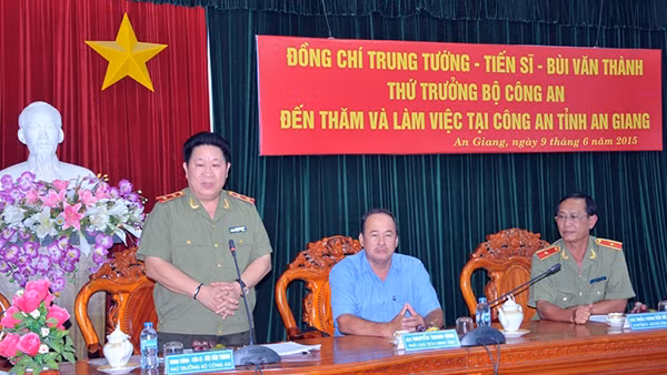 Đồng chí Thứ trưởng Bùi Văn Thành phát biểu chỉ đạo tại buổi làm việc.