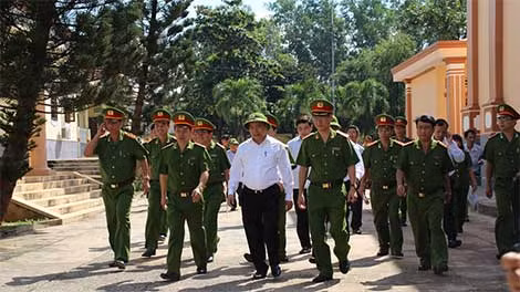 Phó Thủ tướng Nguyễn Xuân Phúc, kiểm tra công tác đặc xá tại trại giám Xuân Lộc (Z30A) - Tổng Cục VIII, Bộ Công an.