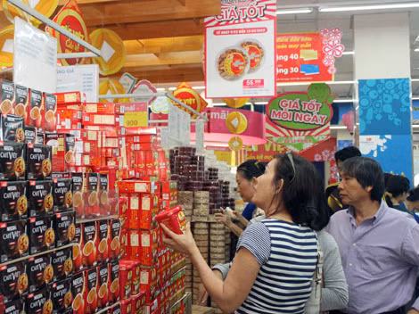 Hàng ngàn sản phẩm giảm giá mạnh tại siêu thị.