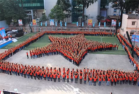 Tạo hình cờ Tổ quốc.