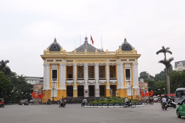 Nhà hát Lớn mang sắc màu mới.