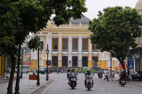 Diện mạo nhìn từ phố Tràng Tiền.