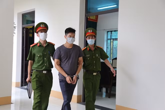 Công an tỉnh Vĩnh Phúc dẫn giải đối tượng Ngô Văn Thắng