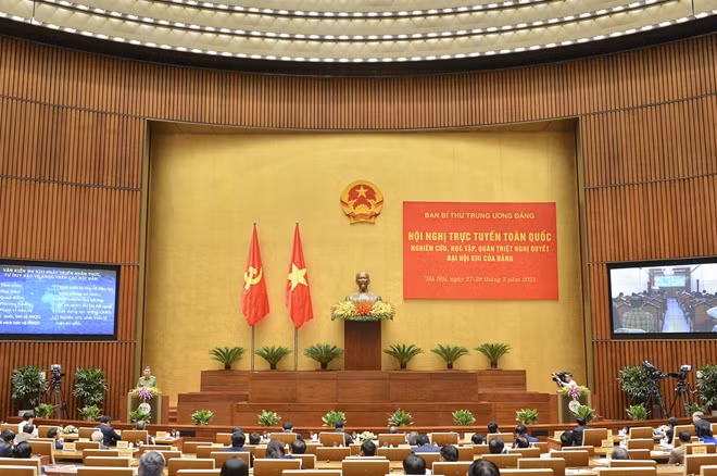 Các đại biểu tham dự Hội nghị, lắng nghe những nhận thức mới, tư duy mới về an ninh quốc gia, bảo vệ an ninh quốc gia