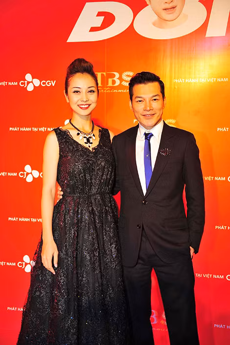 Jennifer Phạm, Lý Nhã Kỳ, Angela Phương Trinh, vợ chồng Lệ Quyên, Dustin Nguyễn, Trang Nhung, Gia Bảo, Lý Hùng,… cũng có mặt trong buổi ra mắt “Hy sinh đời trai”.