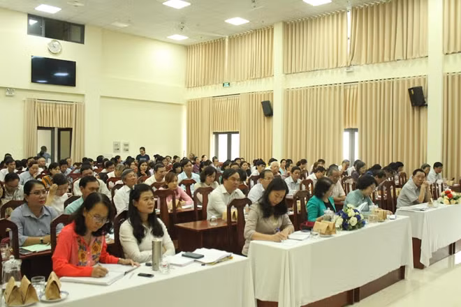 Toàn cảnh hội nghị chiều 14-8 .