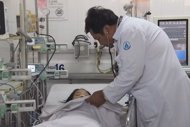 Em T.U đang được chăm sóc tại BV Nhi đồng 1- TP. HCM