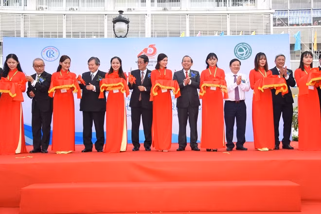 Phó Thủ tướng Thường trực Trương Hòa Bình trực tiếp tham dự lễ cắt băng khánh thành .