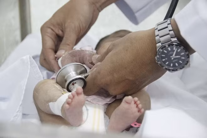 Phương pháp chưa từng áp dụng đã giữ lại được cả cánh tay và tính mạng cho bé gái.