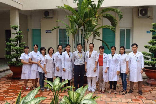 Đội ngũ y bác sĩ của Đơn vị điều trị SSTT phối hợp giữa hai bên BV 30-4 và BV ĐHYD TPHCM