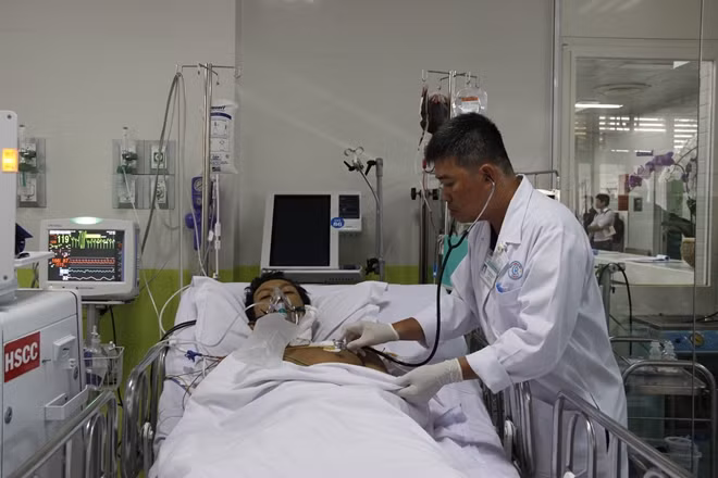 Bệnh nhân vẫn phải điều trị tích cực tại Bệnh viện Chợ Rẫy.