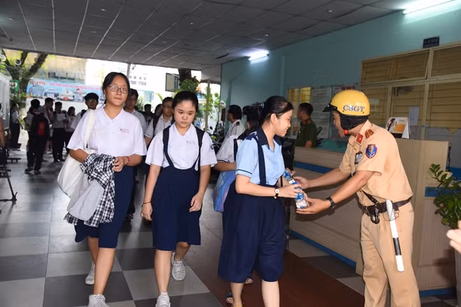 Chương trình Thanh niên sung kích của Đội CSGT Bàn Cờ này nếu hiệu quả sẽ được nhân rộng.