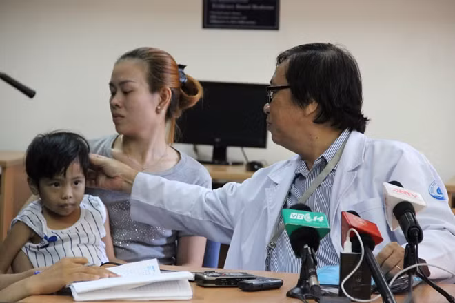 Sau phẫu thuật, việc điều trị tâm lý cho bé là vô cùng quan trọng.