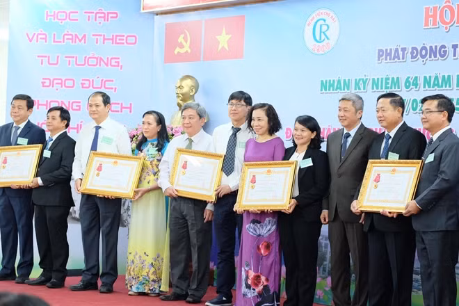 Lễ vinh danh các tập thể, cá nhân được Huân chương lao động hạng Nhì, hạng Ba.