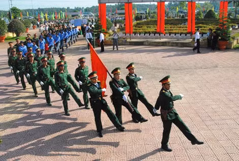Đoàn Đại biểu tỉnh Prâyveng viếng hài cốt các liệt sĩ. Đoàn Đại biểu tỉnh Prâyveng viếng hài cốt các liệt sĩ.