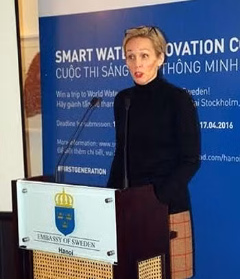 Bà Camilla Mellander, Đại sứ Thụy Điển tại Việt Nam, phát biểu tại họp báo.