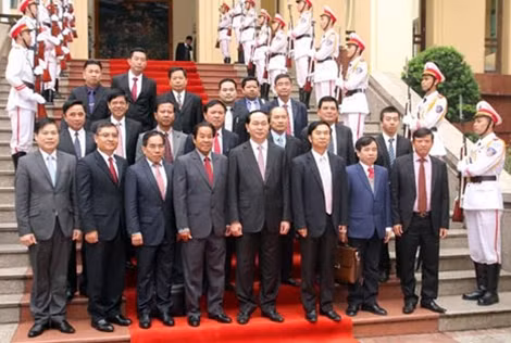 Bộ trưởng Trần Đại Quang; Thống tướng Em Sam An, Quốc vụ khanh Bộ Nội vụ Vương quốc Campuchia cùng các đại biểu tại buổi tiếp.