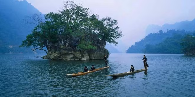Vẻ đẹp của hồ Ba Bể