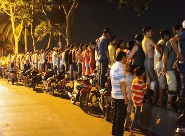 Một số hình ảnh trong đêm tìm kiếm nạn nhân. Một số hình ảnh trong đêm tìm kiếm nạn nhân.
