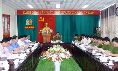 Công an Hà Tĩnh làm việc với các ngành chức năng.