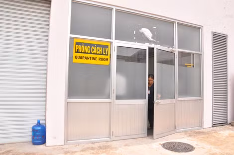 Khu vực phòng cách ly với trường hợp nghi ngờ mắc hội chứng MERS -CoV tại Sân bay Tân Sơn Nhất. Khu vực phòng cách ly với trường hợp nghi ngờ mắc hội chứng MERS -CoV tại Sân bay Tân Sơn Nhất.