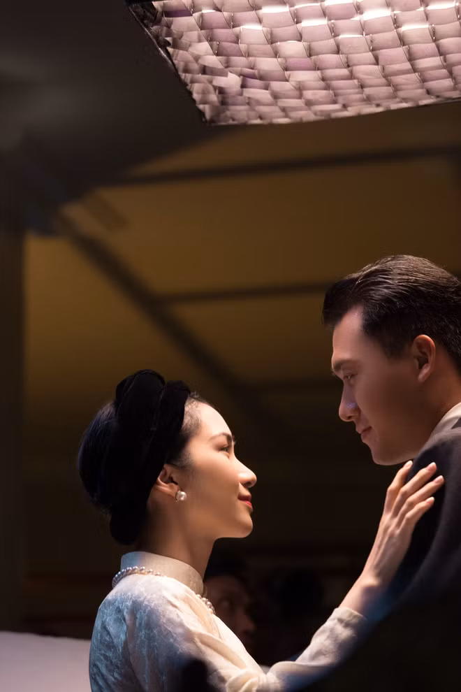 Từng câu từng chữ trong bài hát như được viết nên dành riêng cho câu chuyện về một người con gái tưởng sẽ gặp may mắn trong tình yêu nhưng vẫn không thể suốt kiếp trọn đời đi cùng người mình yêu.