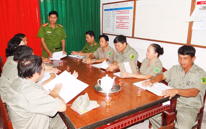 Lực lượng Bảo vệ dân phố cùng Công an cơ sở triển khai kế hoạch tuần tra.