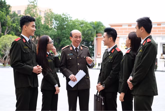 Nụ cười người lái đò (Giải nhất).