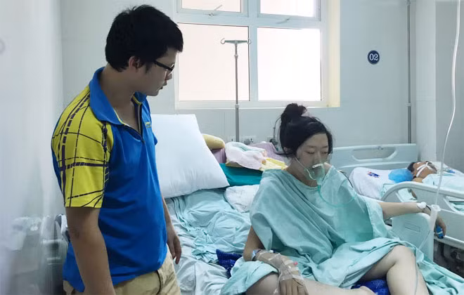 Trâm thường phải ngồi thở khi quá mệt.