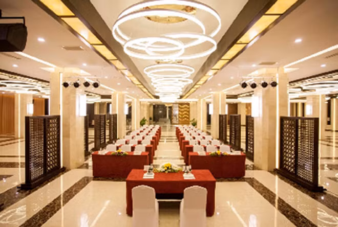 Phòng hội thảo quy mô 50 khách hiện đại và sang trọng tại Mường Thanh Luxury Nhật Lệ.