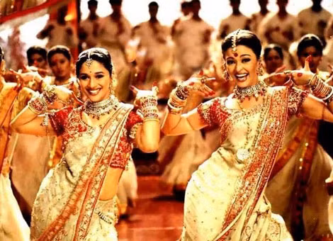Nhạc Bollywood để nhận biết, gây bất đồng và khống chế IS.