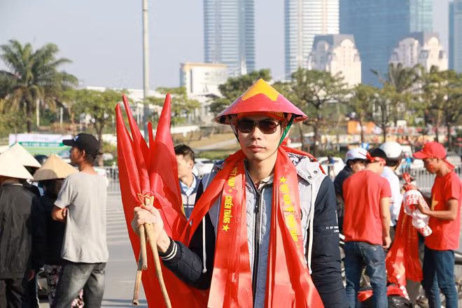 Sắc đỏ bắt đầu được nhân rộng. Sắc đỏ bắt đầu được nhân rộng.