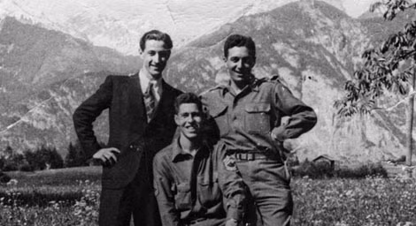 Bộ ba Frederick Mayer (ngồi giữa), Franz Weber (trái) và Hans Wynberg.