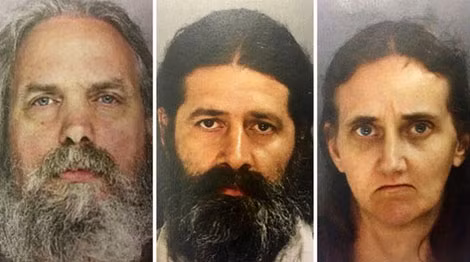 Từ trái qua phải: Lee Kaplan, Daniel Stoltzfus, và Savilla Stoltzfus. Từ trái qua phải: Lee Kaplan, Daniel Stoltzfus, và Savilla Stoltzfus.