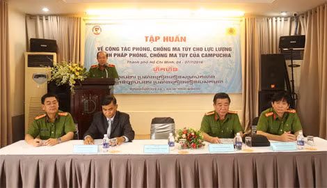 Đồng chí Thiếu tướng Nguyễn Phi Hùng, Phó Tổng cục trưởng Tổng cục Cảnh sát phát biểu tại Lễ khai mạc. Đồng chí Thiếu tướng Nguyễn Phi Hùng, Phó Tổng cục trưởng Tổng cục Cảnh sát phát biểu tại Lễ khai mạc.