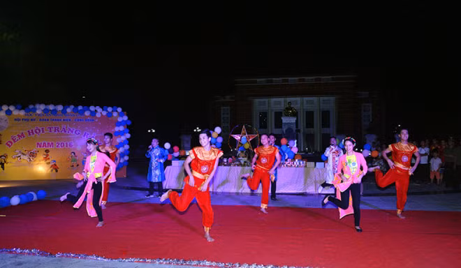 Tiết mục Bống bống bang bang của Đội Văn nghệ xung kích Học viện ANND.