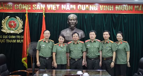 Các đại biểu tham dự buổi họp. Các đại biểu tham dự buổi họp.