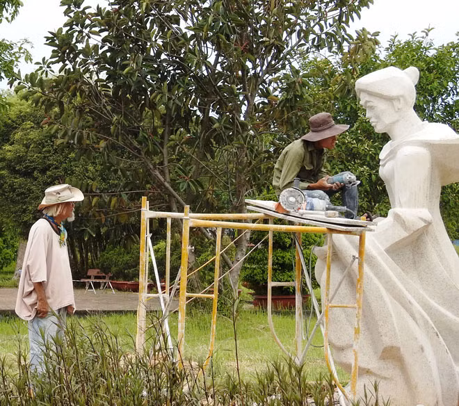 Các tác phẩm Mẹ, Bất tử, Sức sống… được sáng tác và đặt tại khuôn viên Di tích quốc gia đặc biệt Thành cổ Quảng Trị.