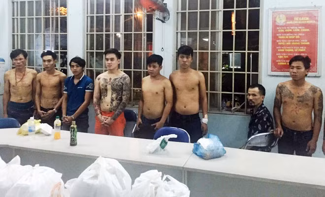 Một băng nhóm bảo kê bị Phòng CSHS Công an TP Hồ Chí Minh bắt giữ.
