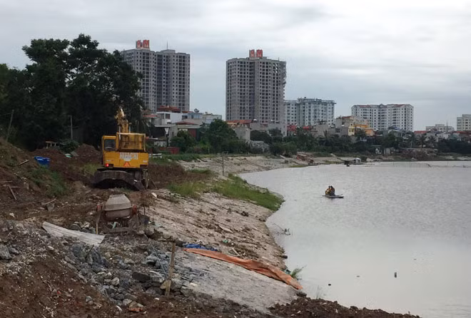 Hồ Định Công vẫn dang dở sau nhiều năm nạo vét.