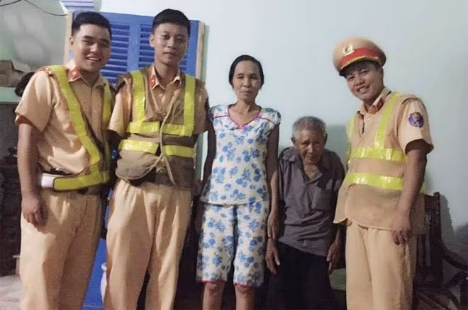 Cụ Kình đã được về với gia đình.