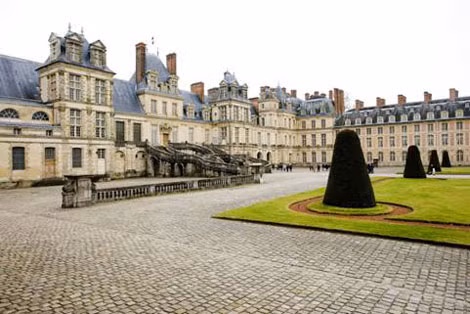 Toàn cảnh lâu đài Fontainebleau.